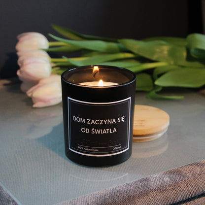 Świeca zapachowa: DOM ZACZYNA SIĘ OD ŚWIATŁA