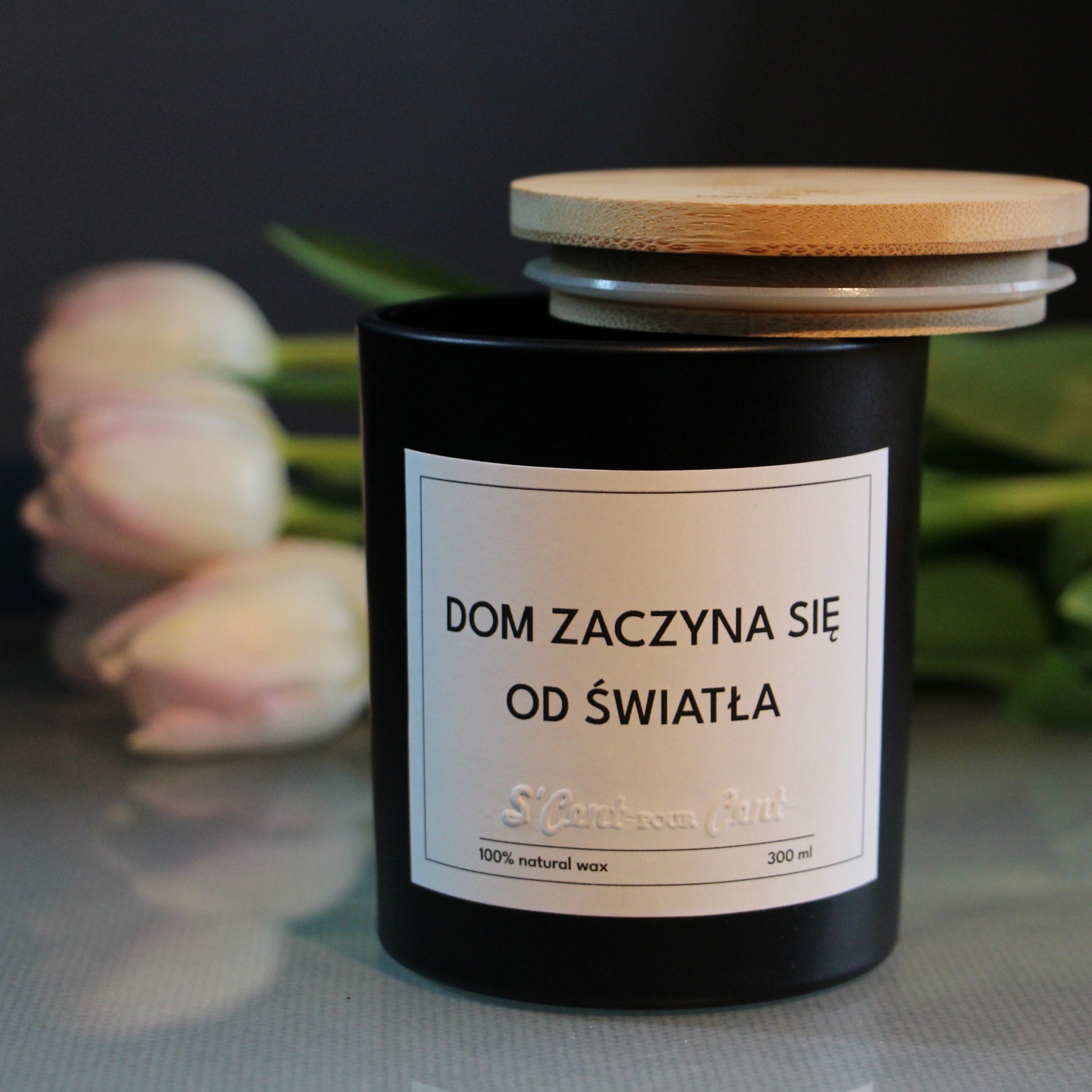 Świeca zapachowa: DOM ZACZYNA SIĘ OD ŚWIATŁA