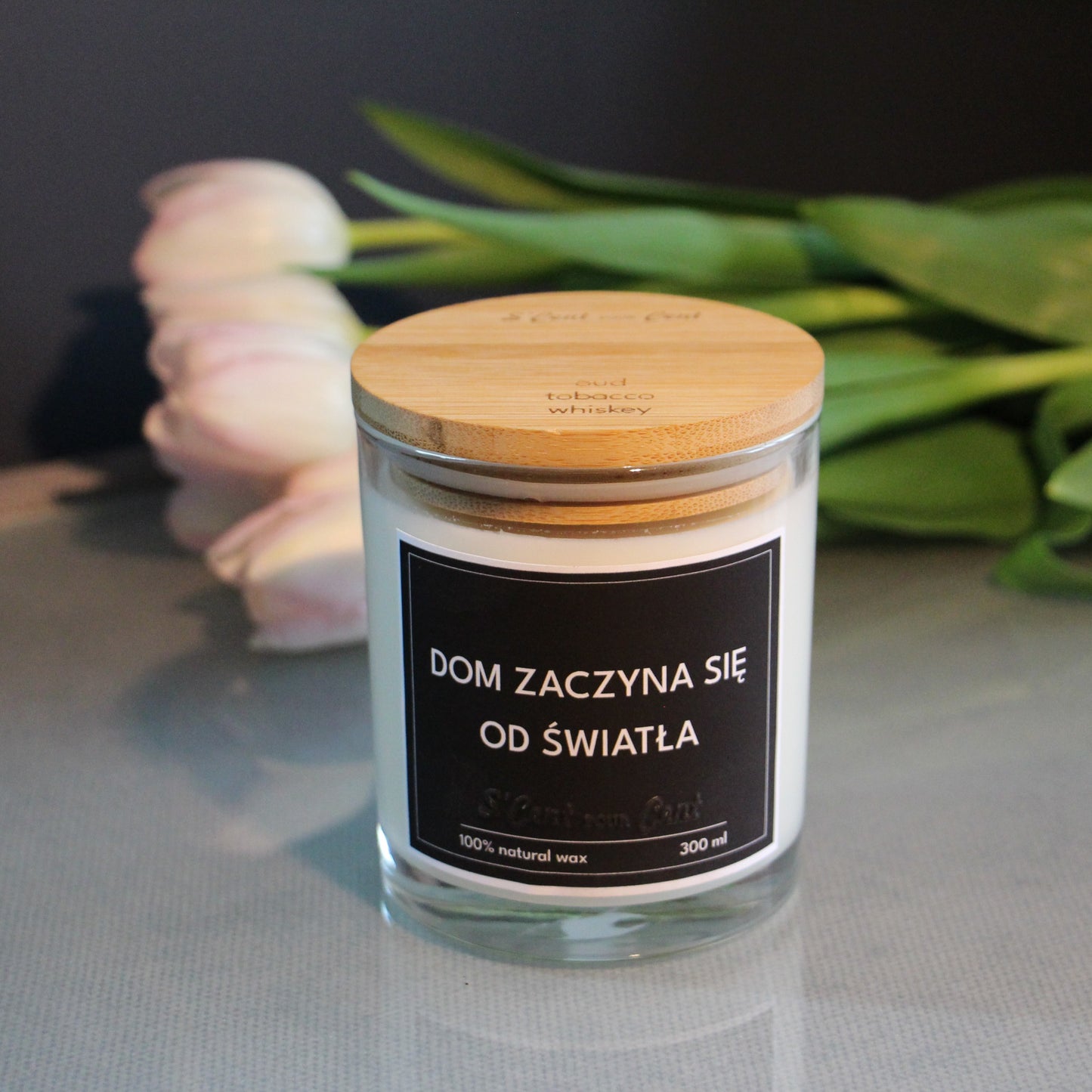 Świeca zapachowa: DOM ZACZYNA SIĘ OD ŚWIATŁA