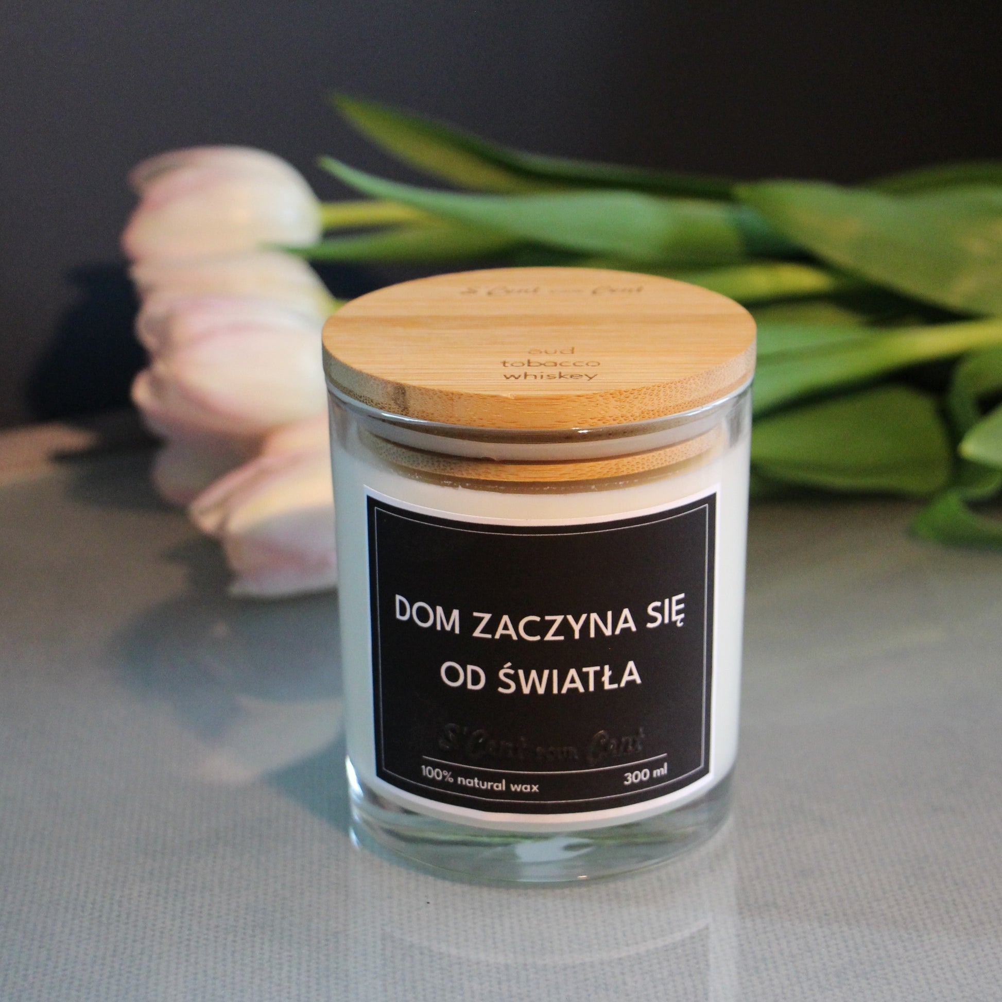 Świeca zapachowa: DOM ZACZYNA SIĘ OD ŚWIATŁA